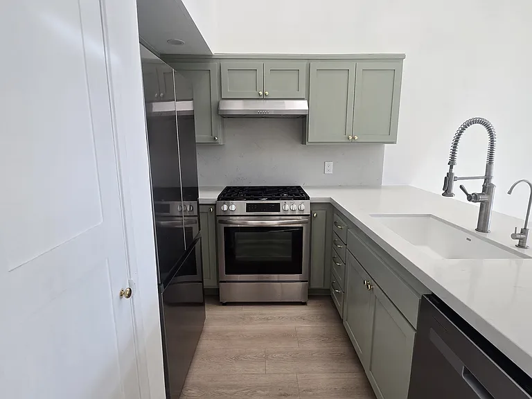 5053 8th St — Photo 3
