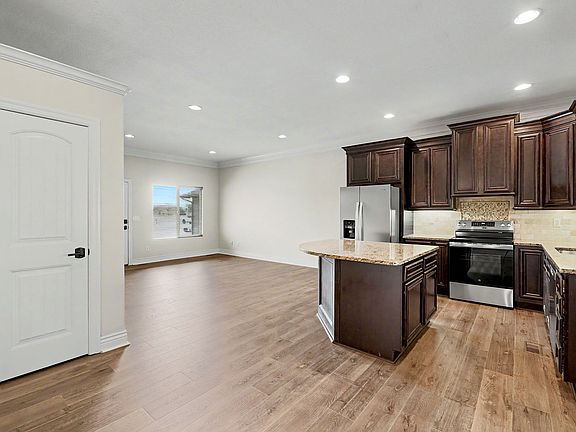 4th image of 5283 N Lycee St