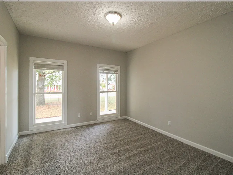 17524 Martin Dr — Photo 27