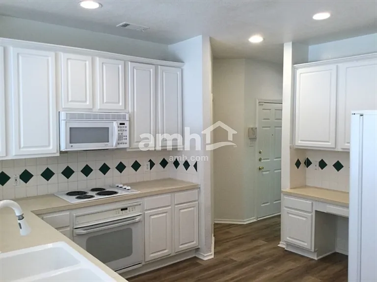1506 Cheyenne Trl — Photo 2