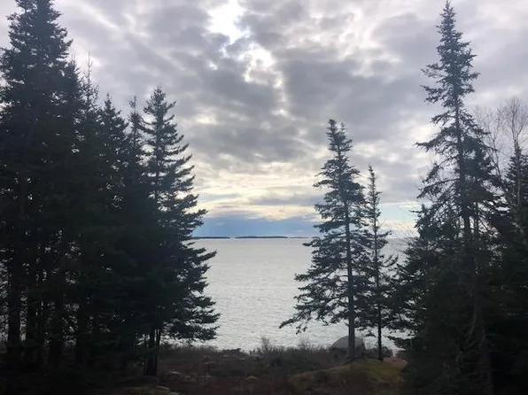 132 Lucia Beach Rd, Owls Head, ME 04854