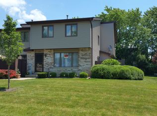 1026 Schoolgate Rd, New Lenox, IL 60451