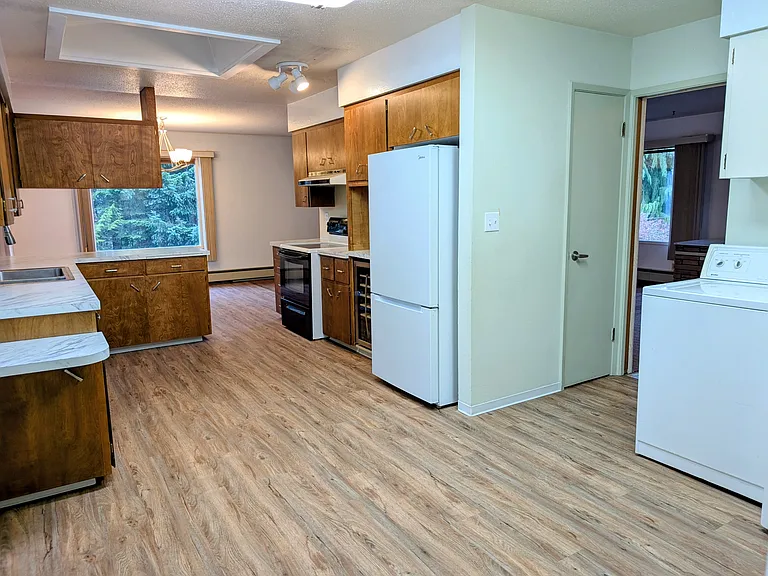 2575 Yew Street Rd — Photo 28