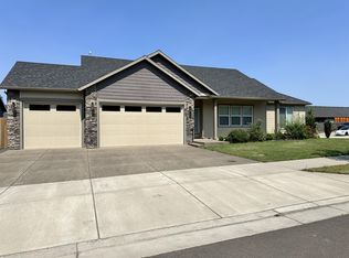 823 Riley Dr NE, Silverton, OR 97381