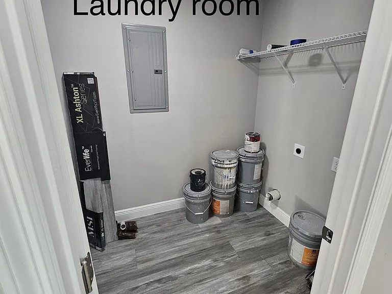 377 NW Redwing Rd — Photo 4