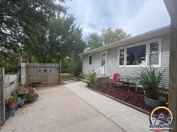 958 Road 85, Olpe, KS 66865