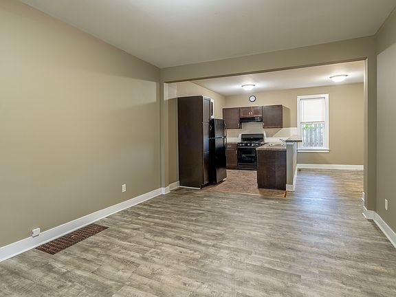 4th image of 465 Crescent St NE #465