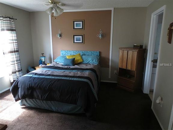 4th image of 1583 Woodstone Dr