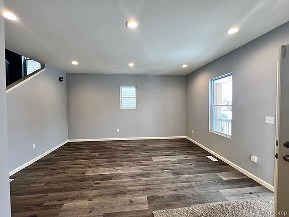 2nd image of 2924 Garland St