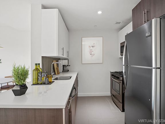 5th image of 44-72 11th St APT A-803