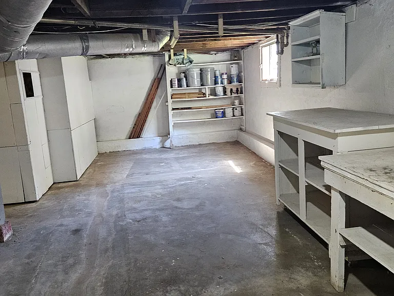 1041 W State St — Photo 24