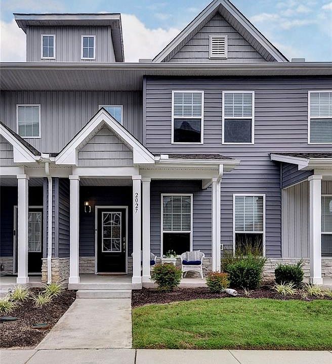 1st image of 2027 Chartwell Dr