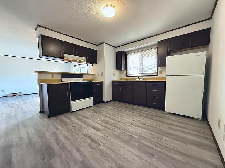 424 E State St #B — Photo 1