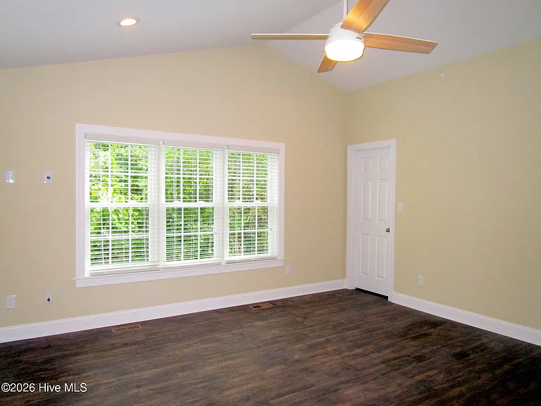302 Holly St — Photo 7