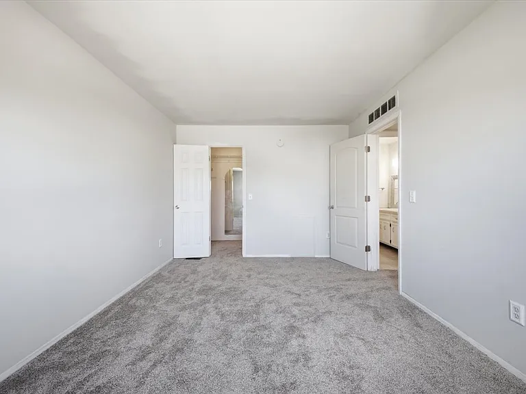 15820 Newport Dr — Photo 24