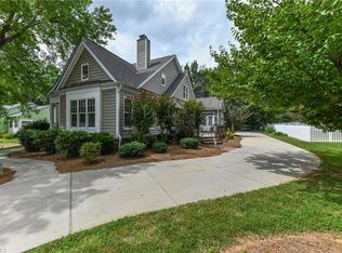 704 Salisbury St, Kernersville, NC 27284