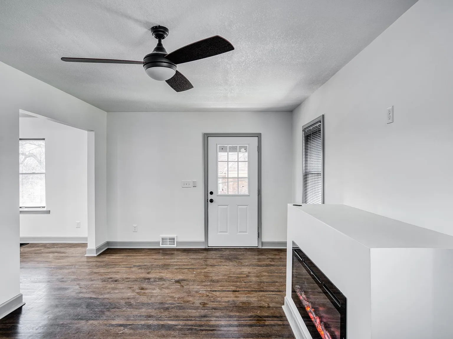 5647 Olive St — Photo 4