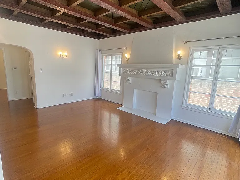 431 S Cloverdale Ave #7 — Photo 3