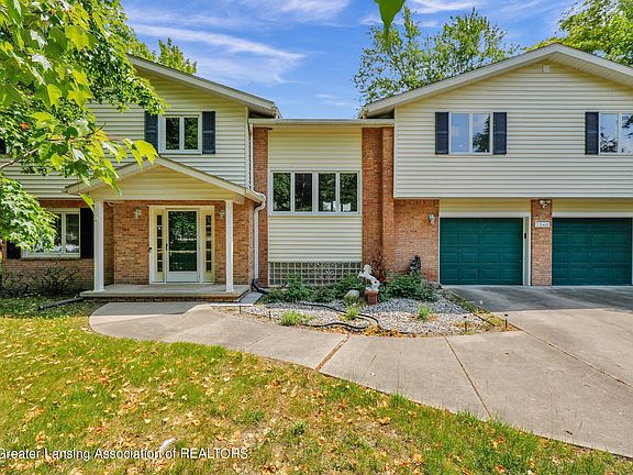 2nd image of 1560 Woodside Dr