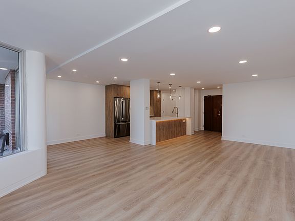 4th image of 4170 N Marine Dr APT 5D