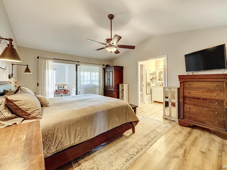 707 Plantation Cir — Photo 17