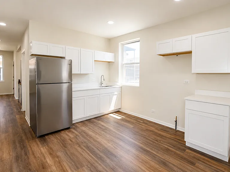 1016 N Ridgeway Ave #1R — Photo 9