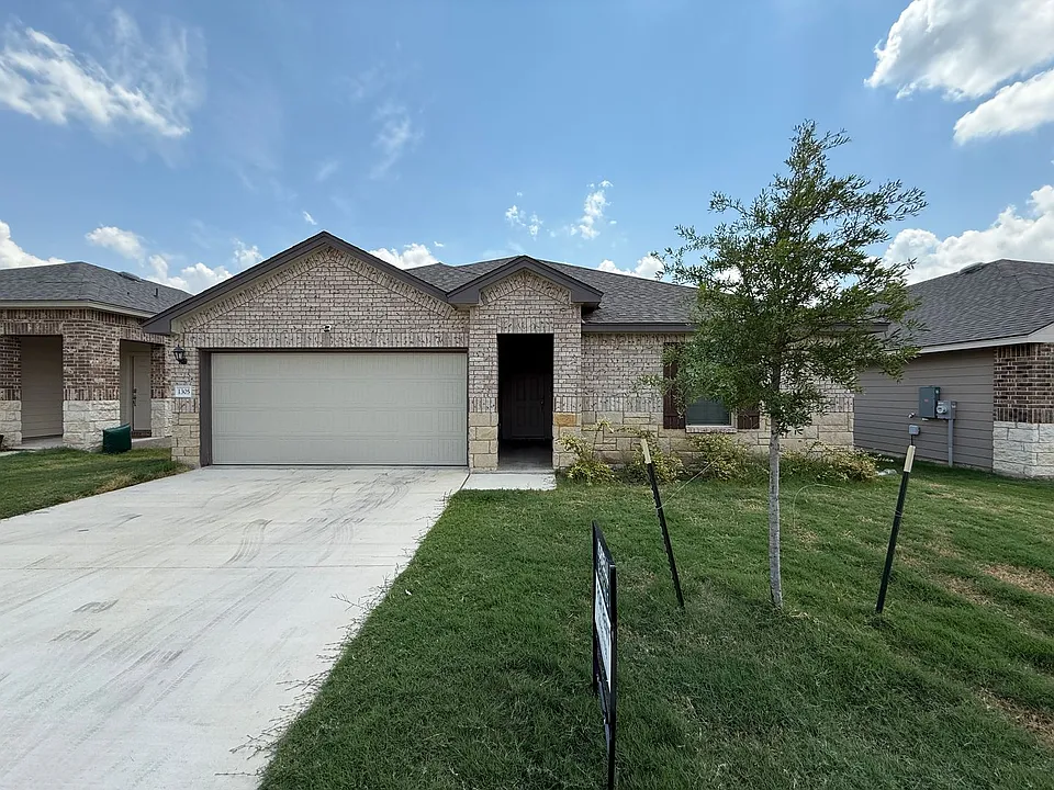 1305 Lindsey Dr