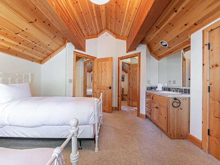 8520 Lahontan Dr — Photo 33