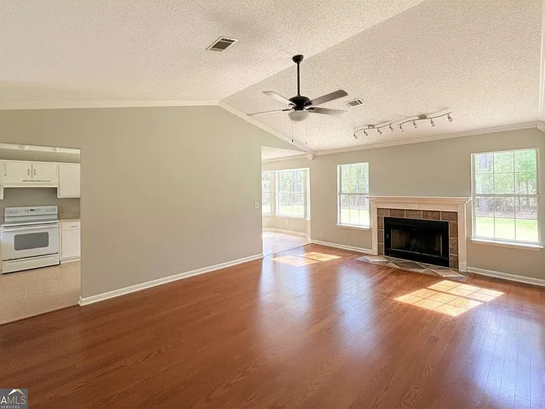 236 Woodbridge Rd — Photo 5