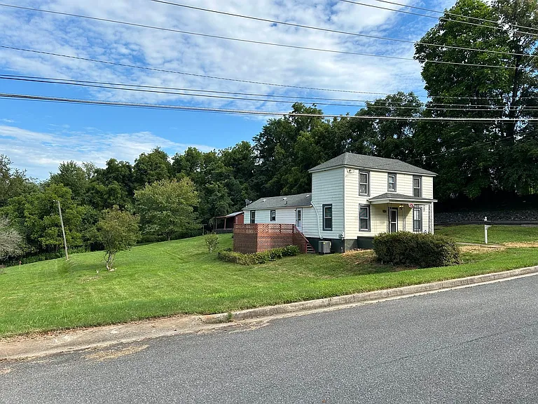 2920 Richmond St — Photo 1