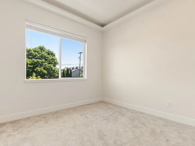 11015 NE 26th St — Photo 11
