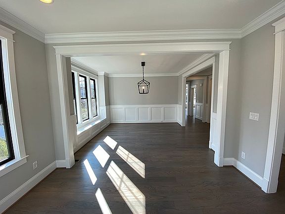 4th image of 2212 Primrose Dr