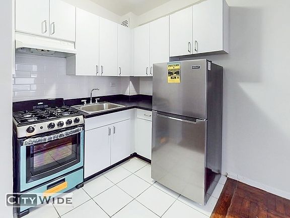 2nd image of 160 E 55th St #5L