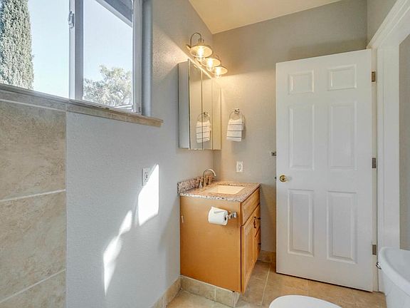 4th image of 13553 Emilie Dr