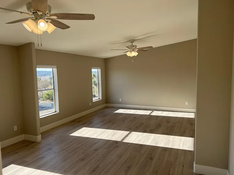 7095 Carolyn Ave — Photo 6