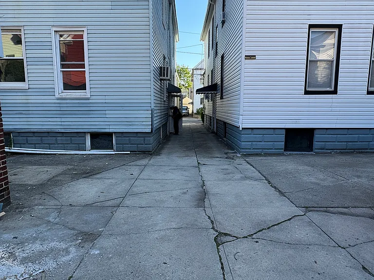 W 30th St — Photo 18