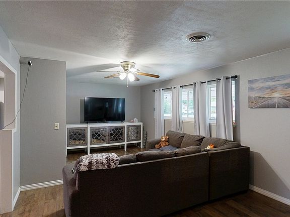 5th image of 146 Rogers Circle Dr