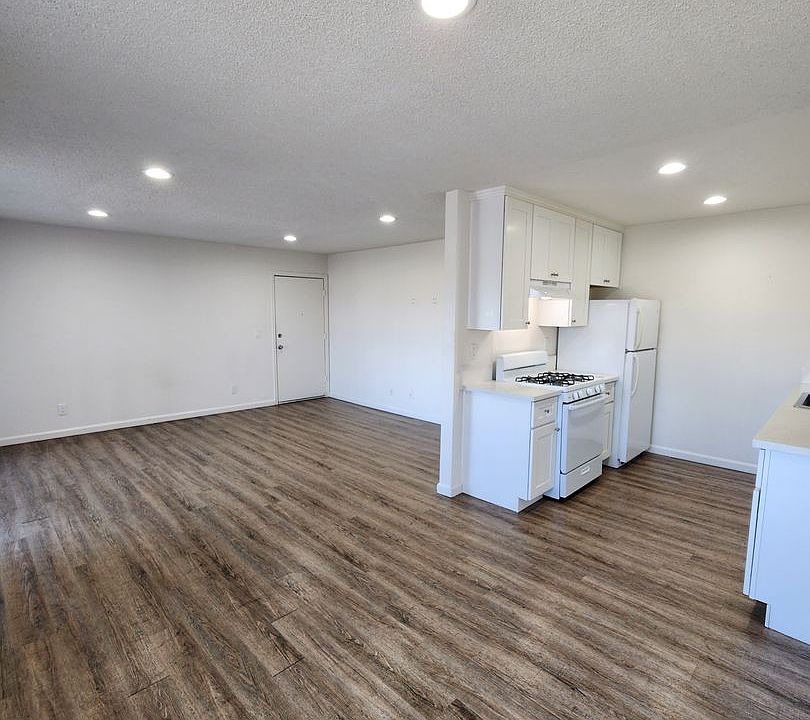 1st image of 325 Roosevelt St #10