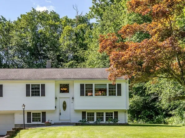 32 Schoolhouse Drive, Danbury, CT 06811