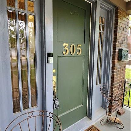 4th image of 305 W Jefferson St
