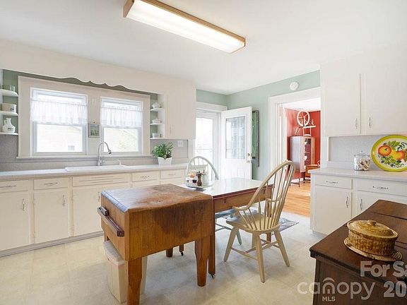 4th image of 124 Rumple St