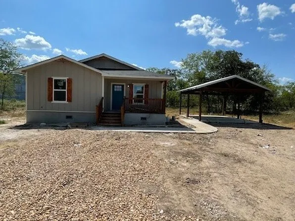 55 Cowboy Ln, Gonzales, TX 78629
