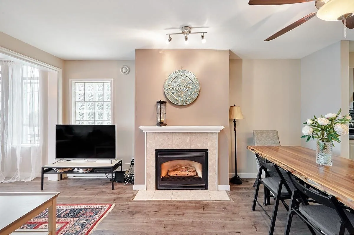 2 bed, 1055 sqft, $3,680 — Photo 2