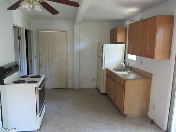 3rd image of 23 N Pleasant St