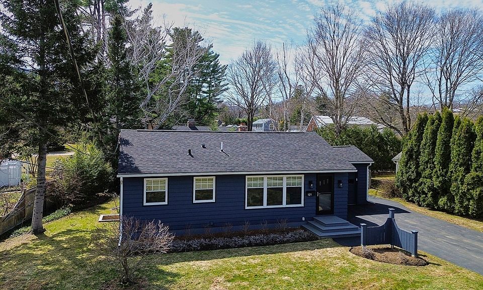 1st image of 121 Berkshire Dr