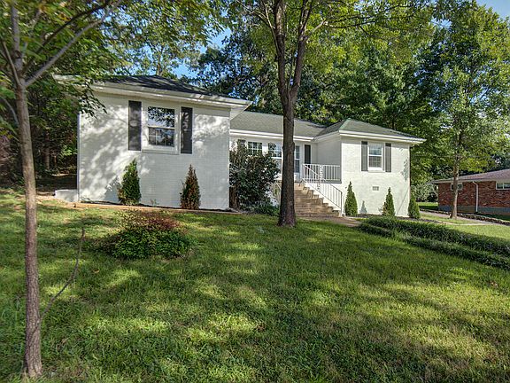 3rd image of 808 Glenwood Dr