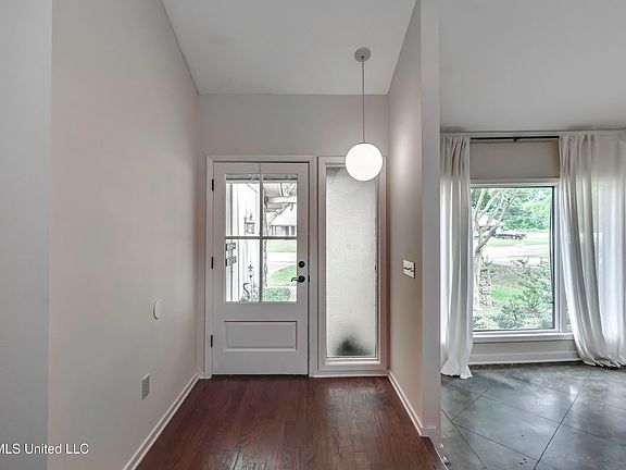 4th image of 1116 Benbrook Dr