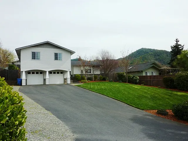 102 Willow Ln photo 1