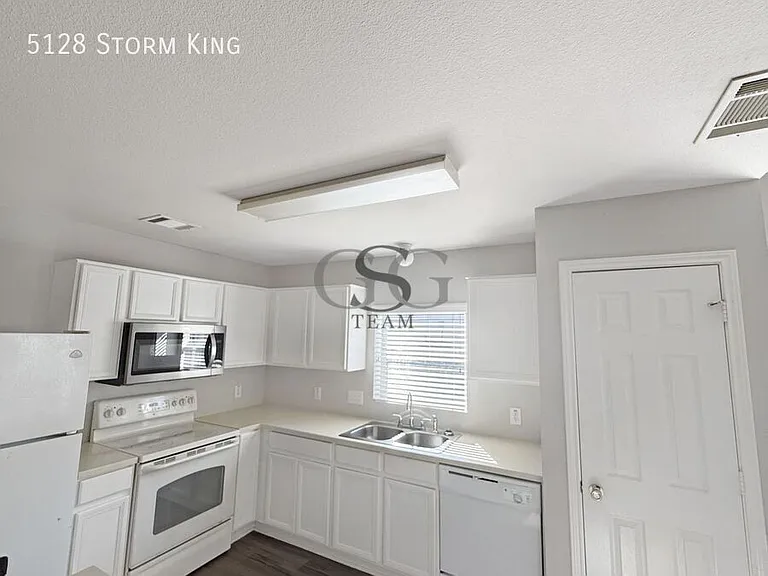 5128 Storm King — Photo 3