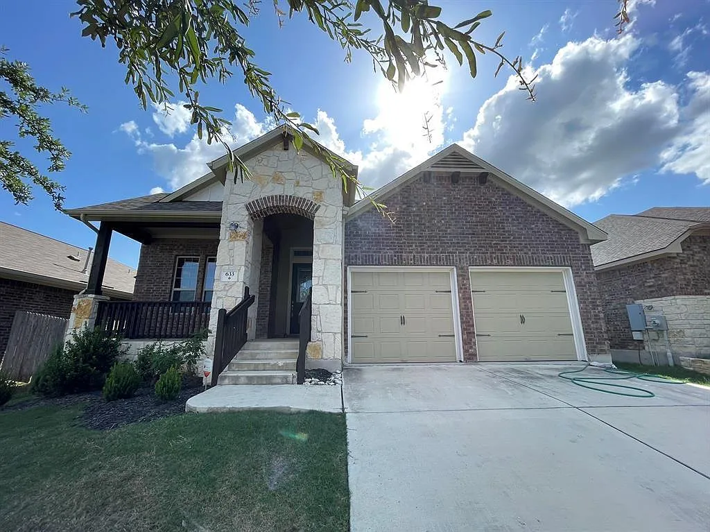 3 bed, 2.0 bath, 2086 sqft, $2,150 — Photo 1